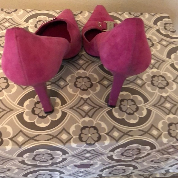 Pumps - Picture 2 of 4